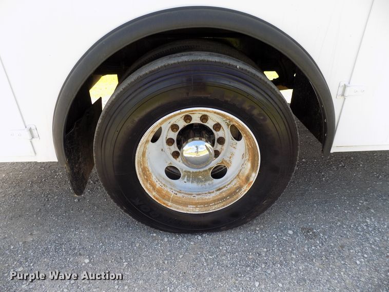 image for item FI9904 2007 Ford F750 service truck with crane