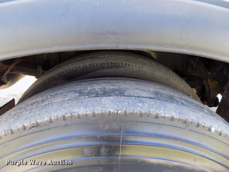 image for item FI9904 2007 Ford F750 service truck with crane