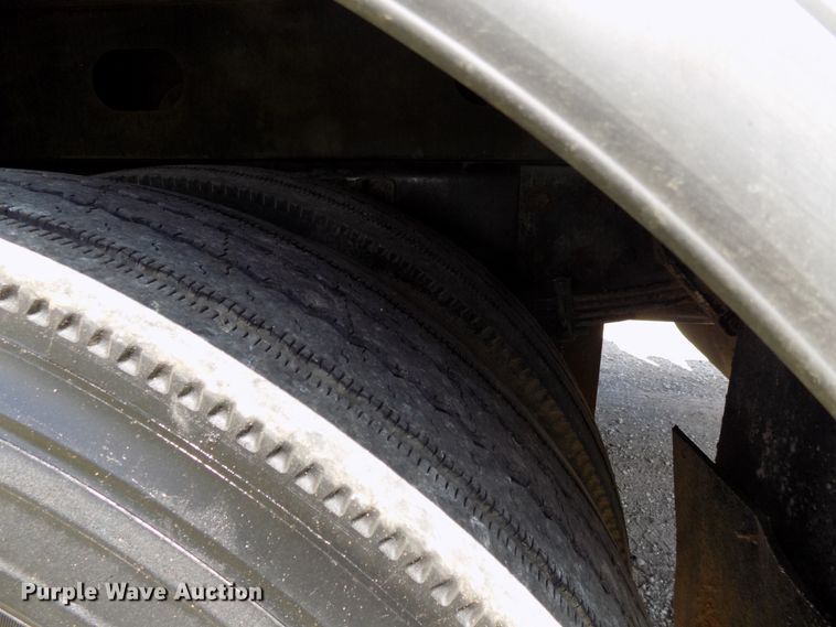 image for item FI9904 2007 Ford F750 service truck with crane