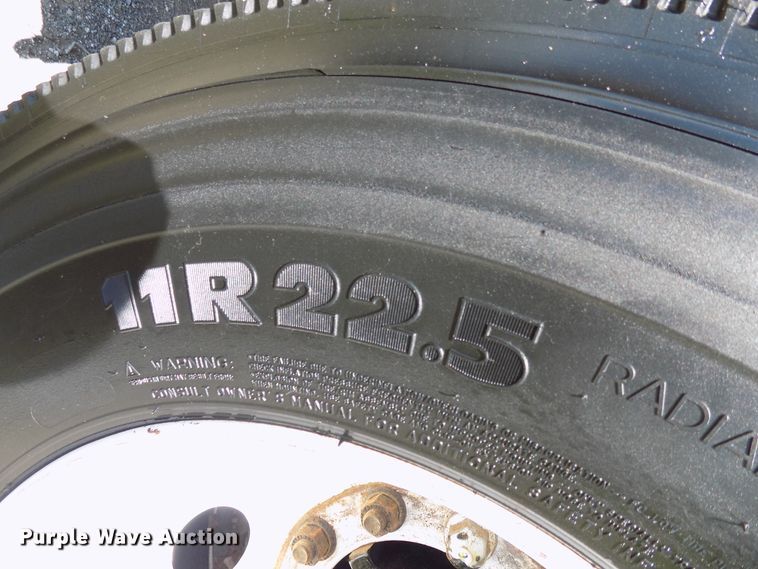 image for item FI9904 2007 Ford F750 service truck with crane