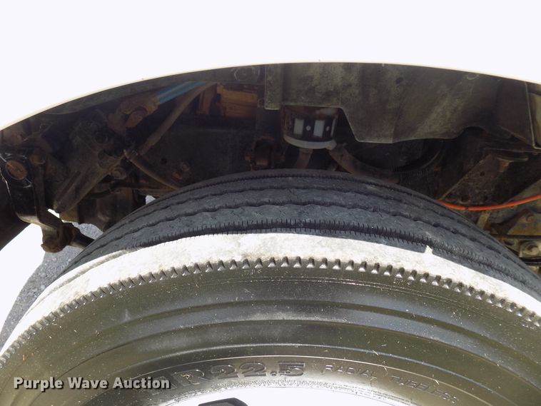 image for item FI9904 2007 Ford F750 service truck with crane