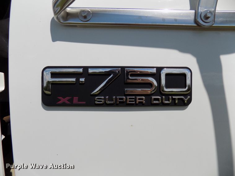 image for item FI9904 2007 Ford F750 service truck with crane