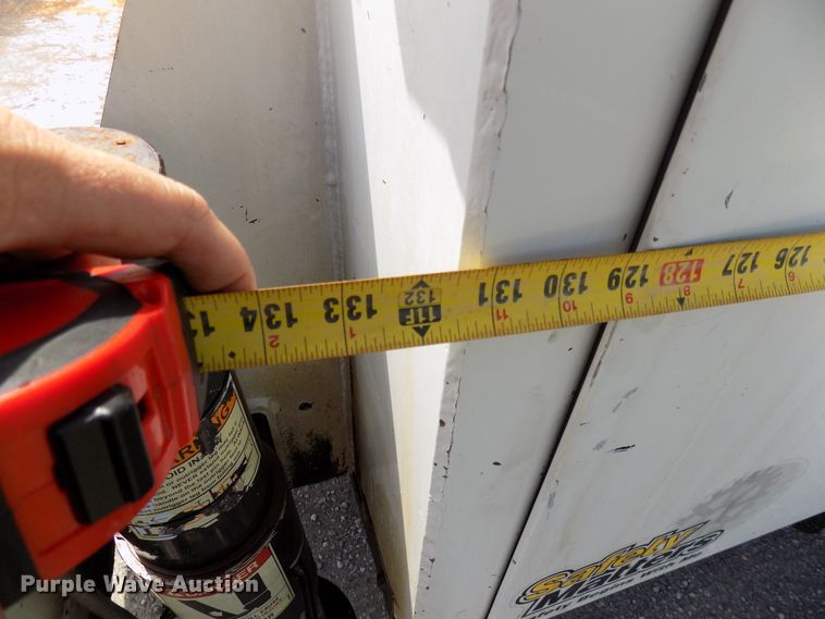 image for item FI9904 2007 Ford F750 service truck with crane