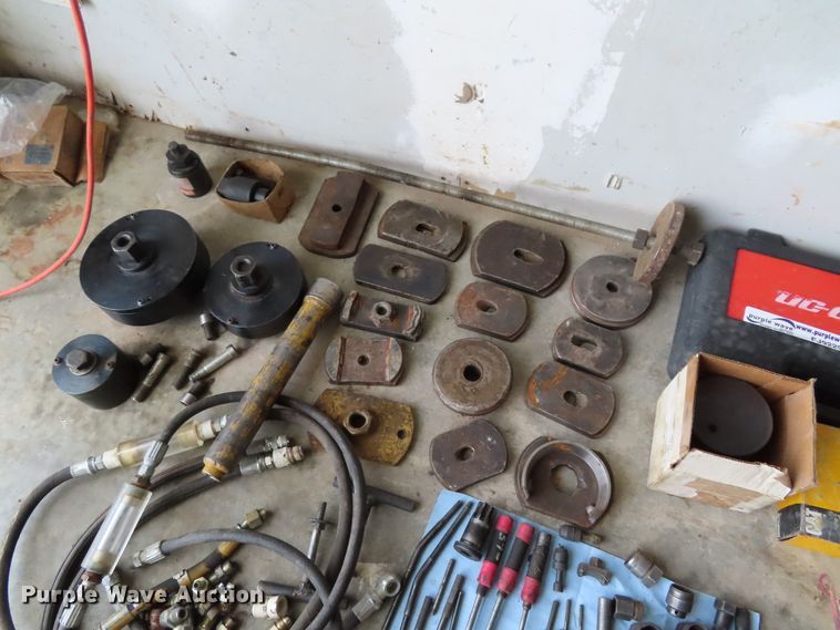 image for item FJ9229 Caterpillar specialty diesel tools