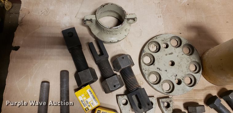 image for item FJ9237 Caterpillar steering clutch and final drive tooling