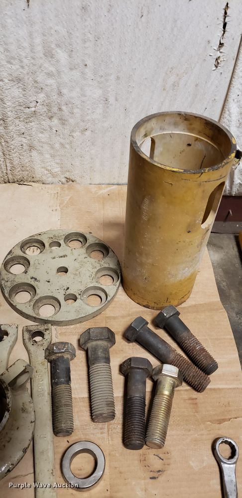 image for item FJ9237 Caterpillar steering clutch and final drive tooling