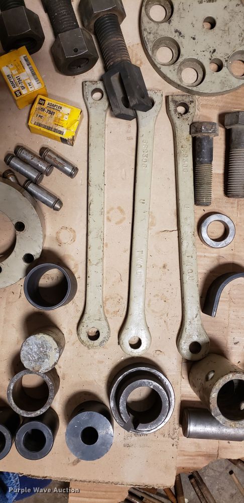 image for item FJ9237 Caterpillar steering clutch and final drive tooling