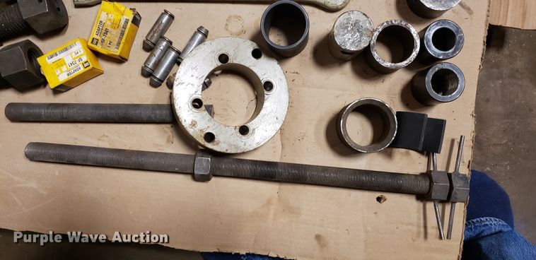 image for item FJ9237 Caterpillar steering clutch and final drive tooling