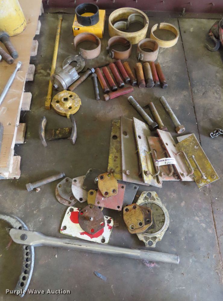 image for item FJ9237 Caterpillar steering clutch and final drive tooling