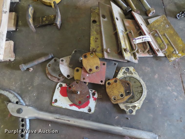 image for item FJ9237 Caterpillar steering clutch and final drive tooling