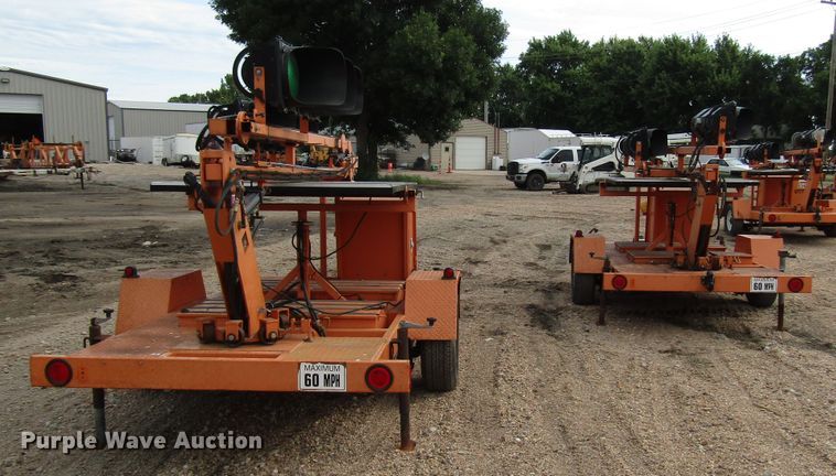 image for item FO9335 (2) 2006 Vermac traffic signal trailers