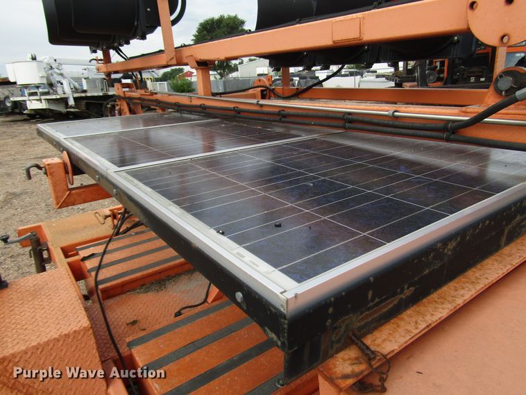 image for item FO9335 (2) 2006 Vermac traffic signal trailers