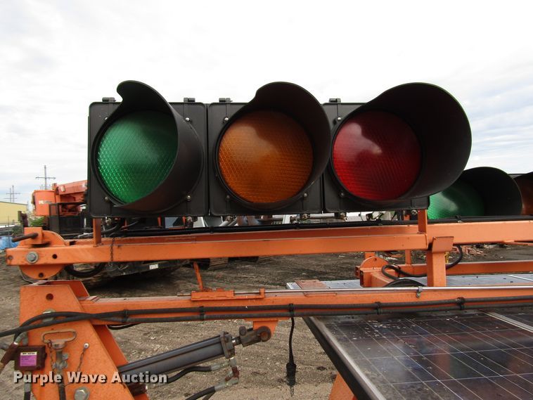 image for item FO9335 (2) 2006 Vermac traffic signal trailers