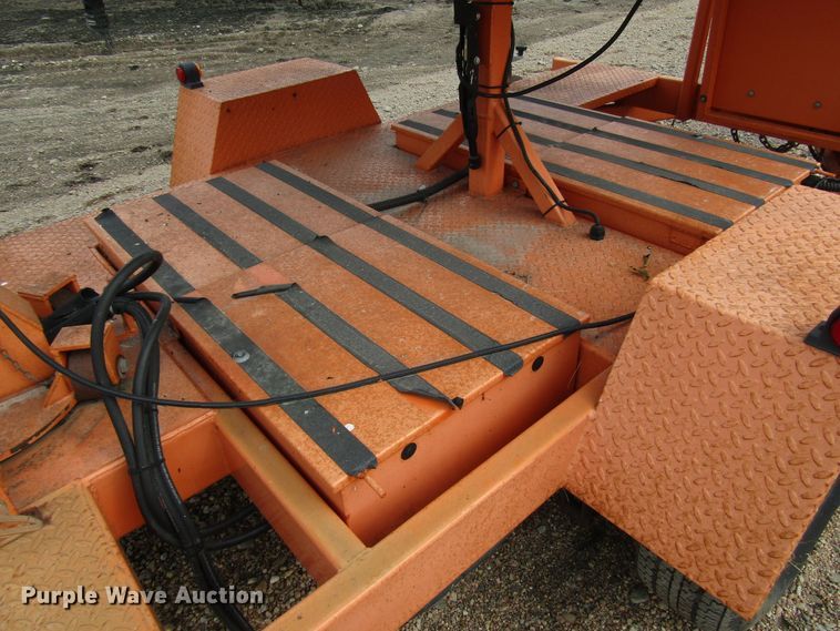 image for item FO9335 (2) 2006 Vermac traffic signal trailers