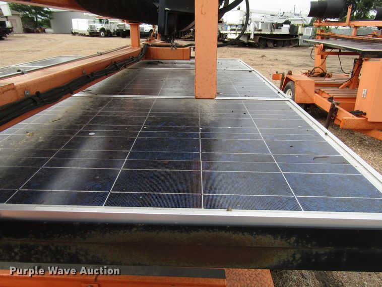 image for item FO9335 (2) 2006 Vermac traffic signal trailers