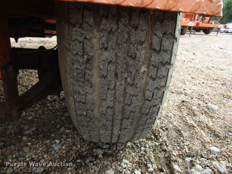 image for item FO9335 (2) 2006 Vermac traffic signal trailers