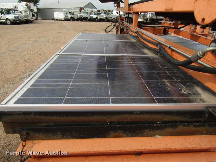 image for item FO9336 (2) 2006 Vermac traffic signal trailers