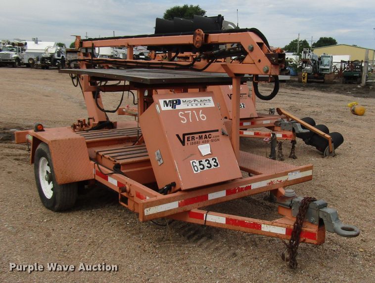 image for item FO9337 (2) 2004 Vermac traffic signal trailers