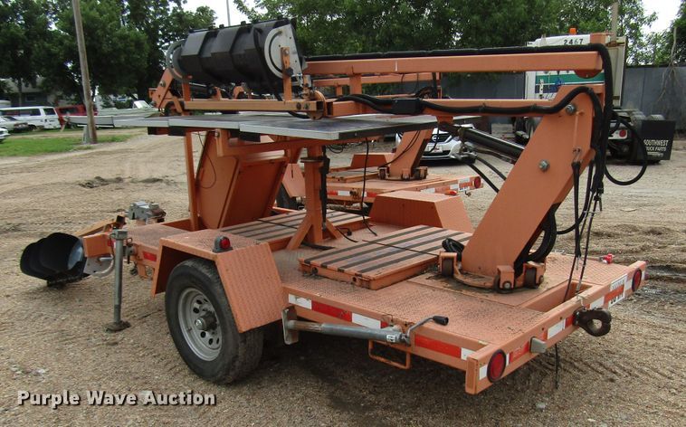 image for item FO9337 (2) 2004 Vermac traffic signal trailers