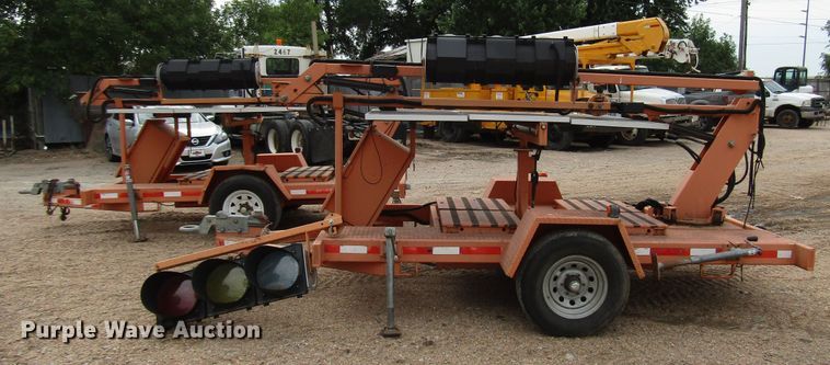 image for item FO9337 (2) 2004 Vermac traffic signal trailers