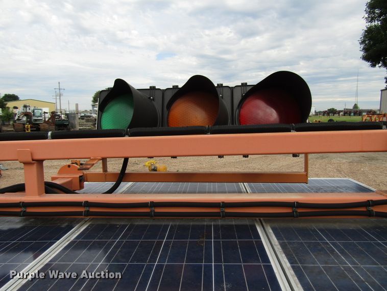 image for item FO9337 (2) 2004 Vermac traffic signal trailers