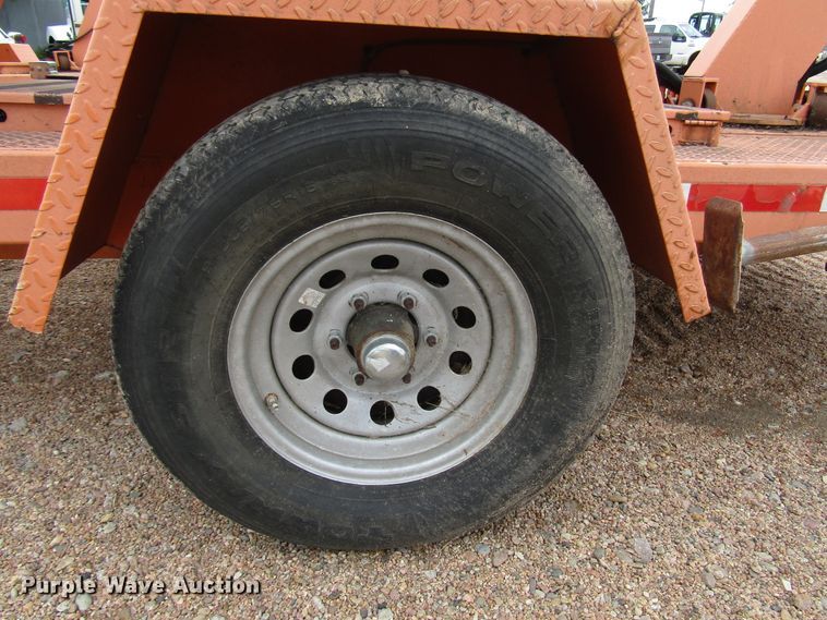 image for item FO9337 (2) 2004 Vermac traffic signal trailers