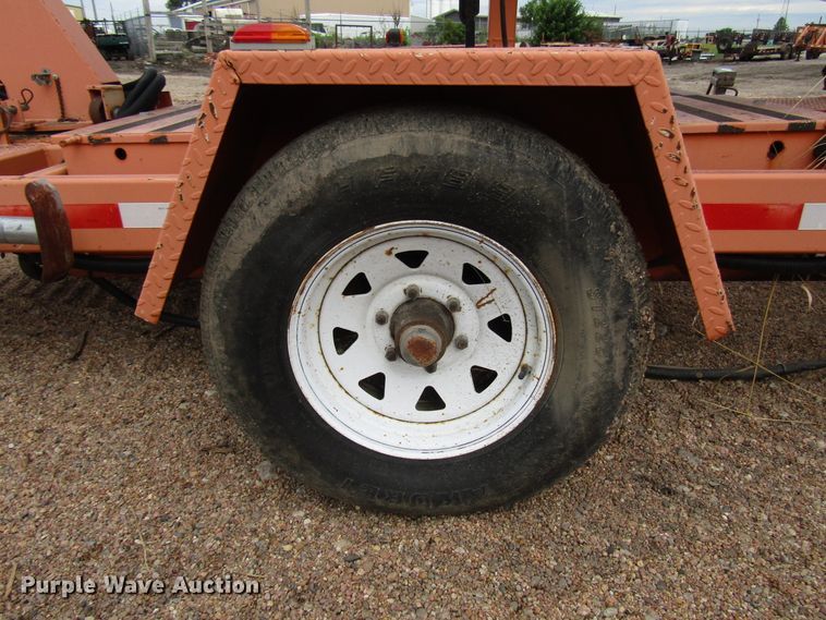 image for item FO9337 (2) 2004 Vermac traffic signal trailers