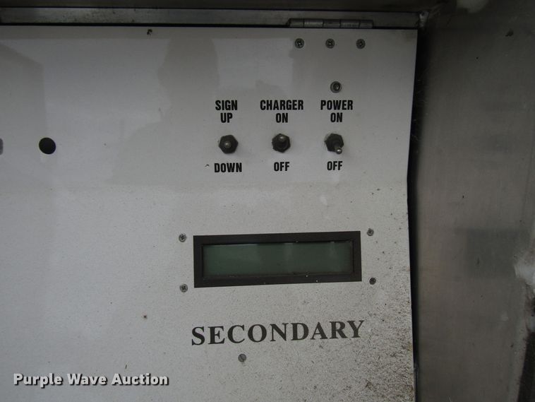 image for item FO9337 (2) 2004 Vermac traffic signal trailers