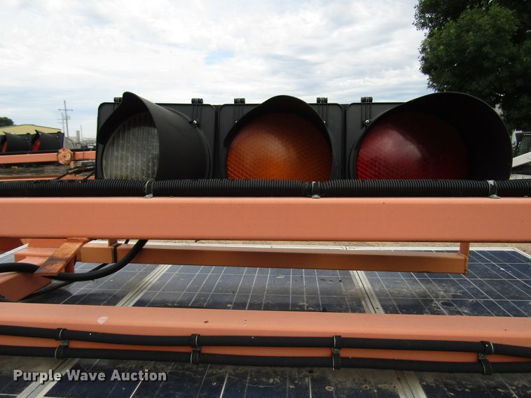 image for item FO9337 (2) 2004 Vermac traffic signal trailers