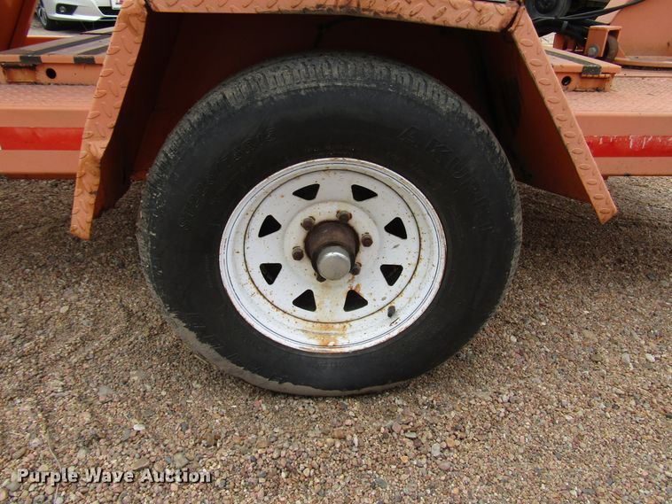 image for item FO9337 (2) 2004 Vermac traffic signal trailers