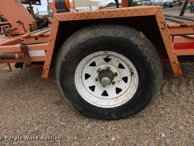 image for item FO9337 (2) 2004 Vermac traffic signal trailers