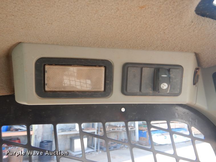 image for item FT9415 2014 Caterpillar 262D skid steer