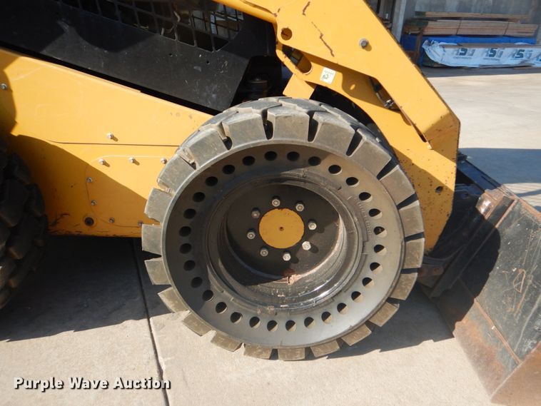 image for item FT9415 2014 Caterpillar 262D skid steer