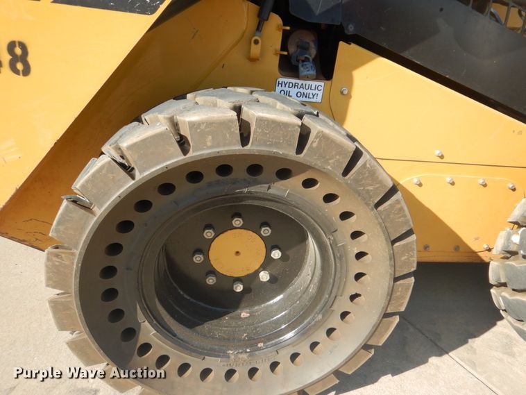 image for item FT9415 2014 Caterpillar 262D skid steer