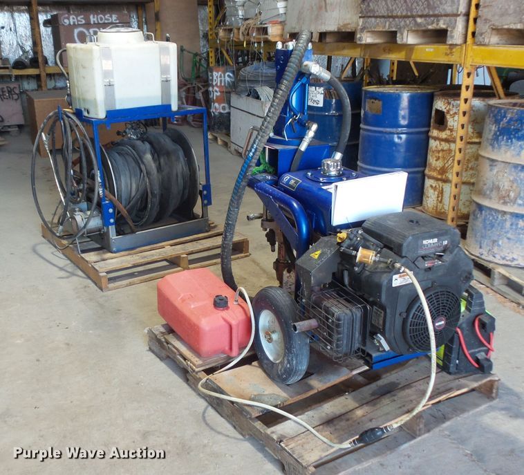 image for item FU9258 Graco GH733 sprayer