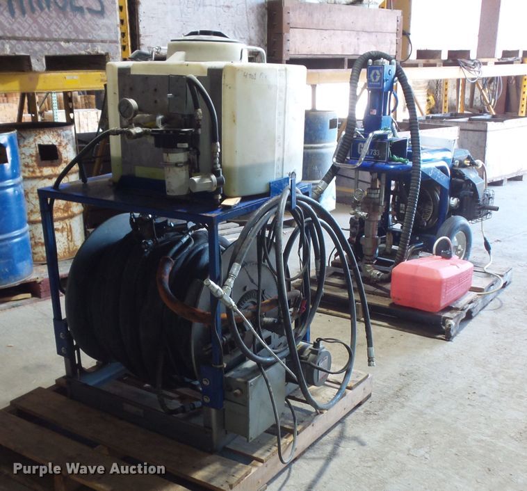 image for item FU9258 Graco GH733 sprayer