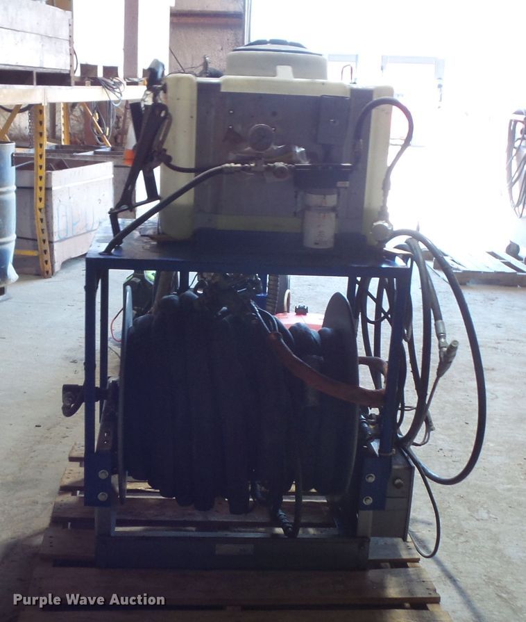 image for item FU9258 Graco GH733 sprayer