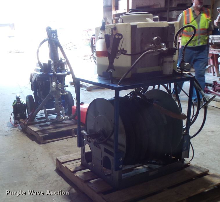 image for item FU9258 Graco GH733 sprayer