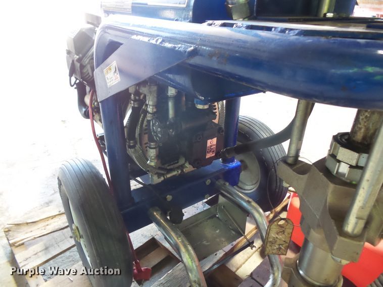 image for item FU9258 Graco GH733 sprayer