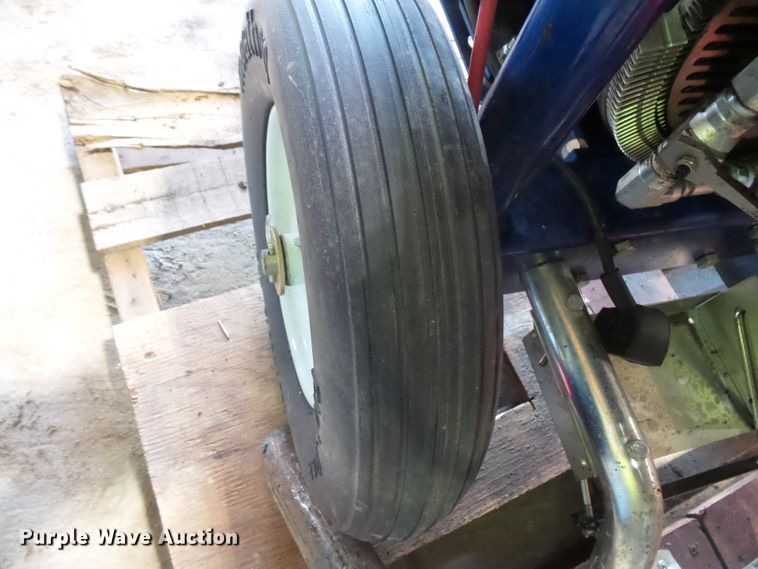 image for item FU9258 Graco GH733 sprayer