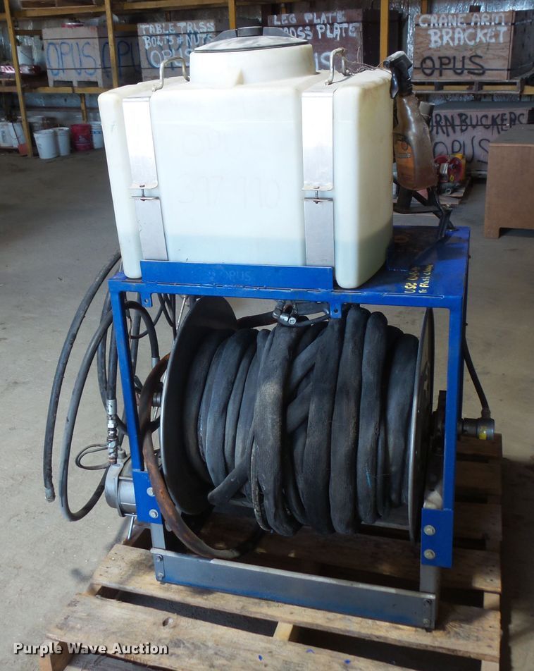 image for item FU9258 Graco GH733 sprayer