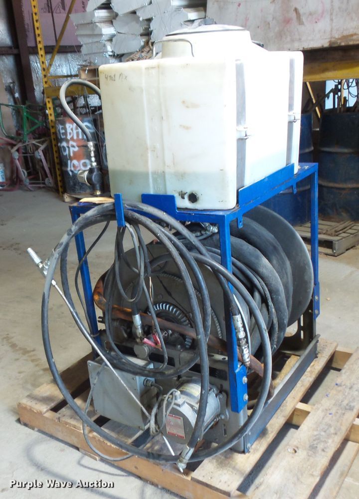 image for item FU9258 Graco GH733 sprayer