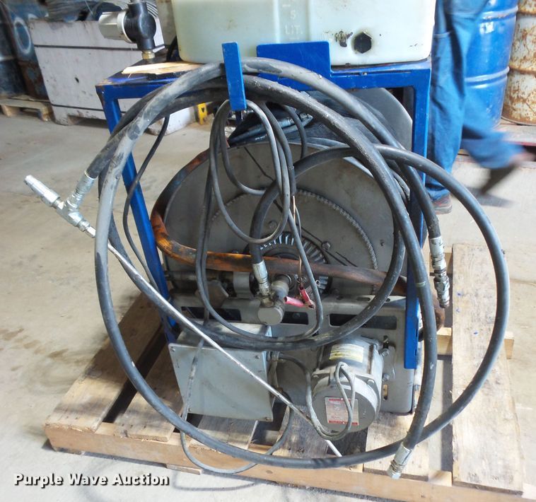 image for item FU9258 Graco GH733 sprayer