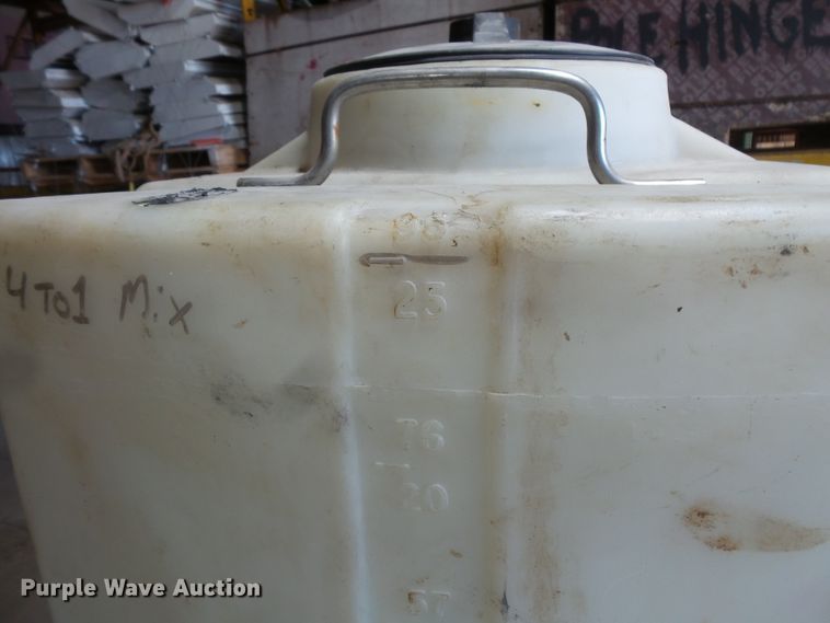 image for item FU9258 Graco GH733 sprayer