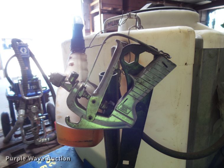 image for item FU9258 Graco GH733 sprayer