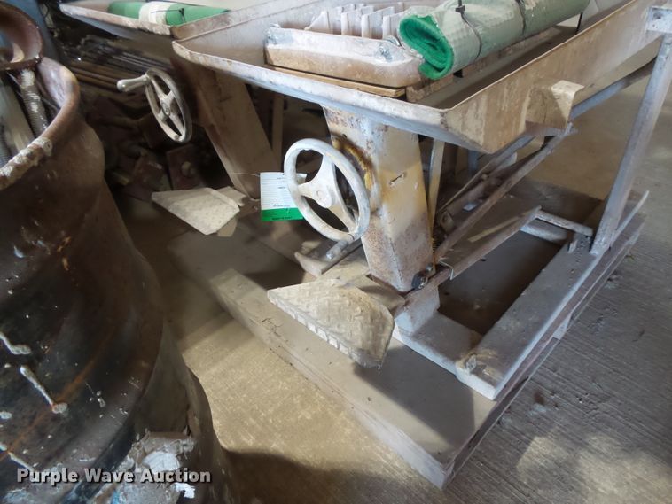 image for item FU9261 (2) brick saws