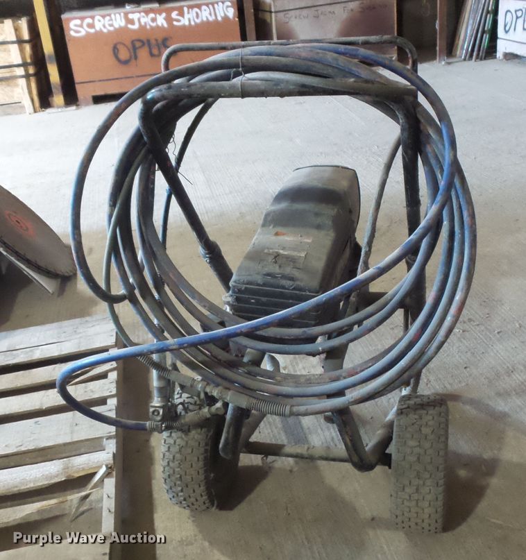 image for item FU9265 (2) Spraytech EP2510 paint sprayers