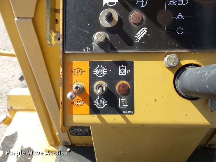 image for item FU9274 2006 Vermeer RT950 vibratory cable plow