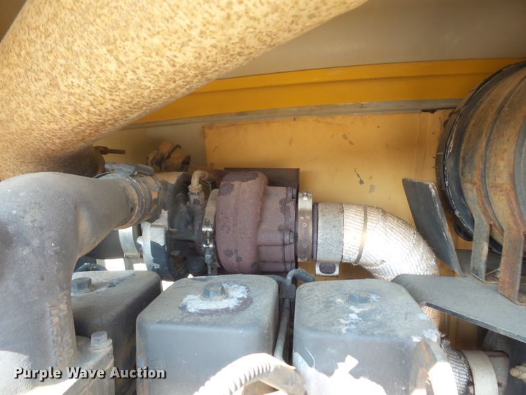 image for item FU9274 2006 Vermeer RT950 vibratory cable plow