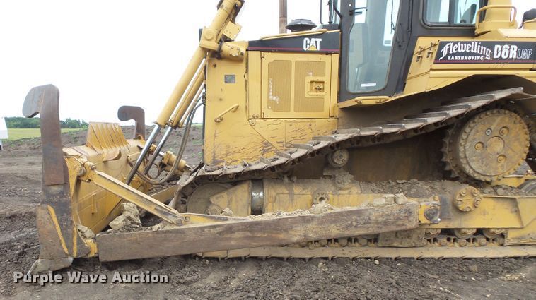 image for item FU9275 2002 Caterpillar D6R LGP dozer